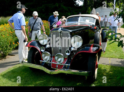 Juechen, Germania. 2 agosto, 2014. La Auburn Automobile vintage '8-100 Boattail Speedster' costruito nel 1931 è sul display durante il classico giorni " vintage car show a Dyck palace in Juechen, Germania, 2 agosto 2014. Foto: Horst Ossinger/dpa - nessun filo SERVICE -/dpa/Alamy Live News Foto Stock