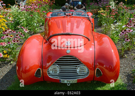 Juechen, Germania. 2 agosto, 2014. Una Fiat Simca auto d'epoca '8 Sport Grolleau-Deho Barquetta' costruita nel 1938 è sul display durante il classico giorni " vintage car show a Dyck palace in Juechen, Germania, 2 agosto 2014. Foto: Horst Ossinger/dpa - nessun filo SERVICE -/dpa/Alamy Live News Foto Stock