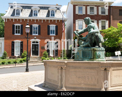 La I Guerra Mondiale fontana commemorativa, ampio e strade principali, DOYLESTOWN, PA Foto Stock