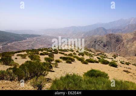 Aguersafen Tachguette Tafinegout villaggi,viste da High Pass Tiz-n-Test (2093 metri) Route 203,Marocco Foto Stock