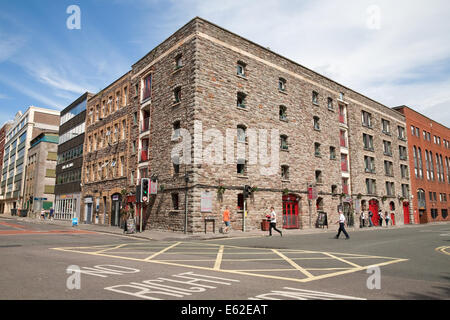 Ristorante situato su un angolo di strada in Bristol Foto Stock