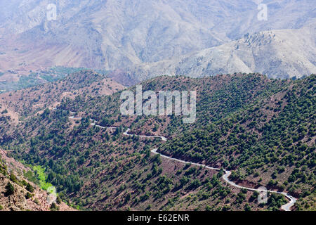 Aguersafen Tachguette Tafinegout villaggi,viste da High Pass Tiz-n-Test (2093 metri) Route 203,Marocco Foto Stock