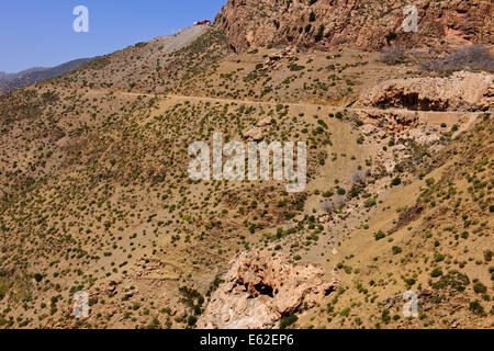 Aguersafen Tachguette Tafinegout villaggi,viste da High Pass Tiz-n-Test (2093 metri) Route 203,Marocco Foto Stock