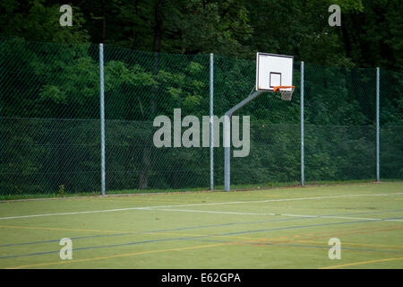 Scuola di vuoto il parco giochi. Foto Stock