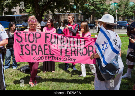 CodePink tenendo un pro-Palestina rally - Washington DC, Stati Uniti d'America Foto Stock