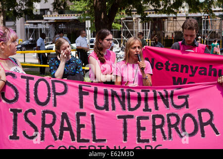 CodePink tenendo un pro-Palestina rally - Washington DC, Stati Uniti d'America Foto Stock