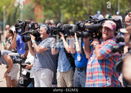 News cameramen che copre un evento - Washington DC, Stati Uniti d'America Foto Stock