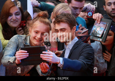 Londra, UK, 12 agosto 2014. Daniel Radcliffe assiste il Regno Unito Premiere di che cosa se all' Odeon West End di Londra Foto Stock