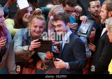 Londra, UK, 12 agosto 2014. Daniel Radcliffe assiste il Regno Unito Premiere di che cosa se all' Odeon West End di Londra Foto Stock