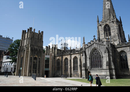 Cattedrale di Sheffield St Peter e St Paul in Inghilterra, Regno Unito, centro città di Sheffield Foto Stock