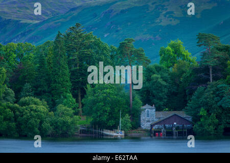 La sera si affaccia sulla darsena Derwentwater, nel distretto del lago, Cumbria, Inghilterra Foto Stock