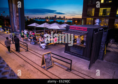 Manhattan, New York. Il terroir nel vestibolo wine bar e prendere in uscita sulla linea alta park a 15th Street e 10th Avenue. Foto Stock