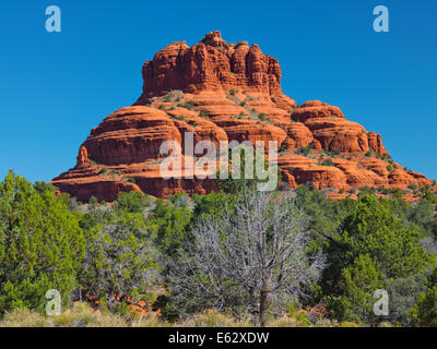 Bell Rock Sedona in Arizona un popolare punto di riferimento destinazione di viaggio uno dei red formazioni rocciose nel sudovest degli Stati Uniti Foto Stock