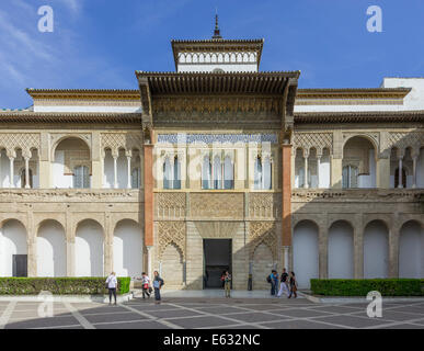 Re Pietro Palace dal Patio de la Monteria, Palazzo Alcázar, Siviglia, Andalusia, Spagna Foto Stock