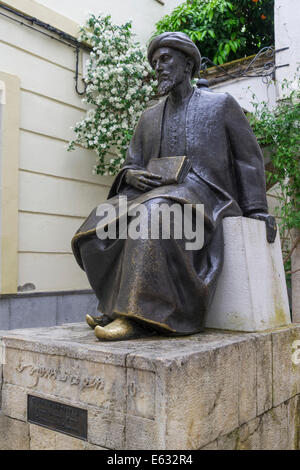 Monumento al filosofo e medico ebreo ben Maimonides, anche Moses Maimonides, Córdoba, Andalusia, Spagna Foto Stock