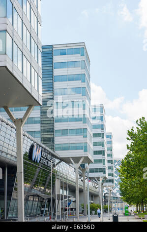 AMSTERDAM Schiphol, Paesi Bassi - 10 agosto 2014: le torri del World Trade Center di edificio per uffici in prospettiva. Foto Stock