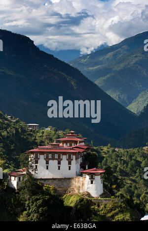 Il Bhutan orientale, Lhuentse, Rinchentse Phodrang Dzong in alto sopra Kuri Valle Chuu Foto Stock