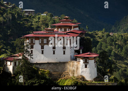 Il Bhutan orientale, Lhuentse, Rinchentse Phodrang Dzong in alto sopra Kuri Valle Chuu Foto Stock