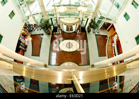 Gatwick Arora International Hotel Foyer shot dal di sopra Foto Stock