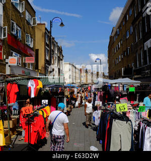Intensa giornata di Petticoat Lane market in Shoreditch, Londra, Inghilterra Foto Stock