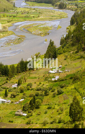 Chambo River Valley Provincia Tungurahua Ecuador in verticale Foto Stock