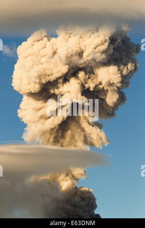 Vulcano Tungurahua in Ecuador grande fungo esplosione del Cloud Foto Stock