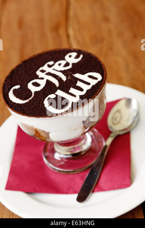 Il tiramisù in vetro con caffè segno del Club Foto Stock