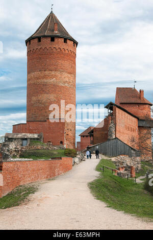 Lettonia - parzialmente restaurato castello Turaida dal XIII secolo Foto Stock