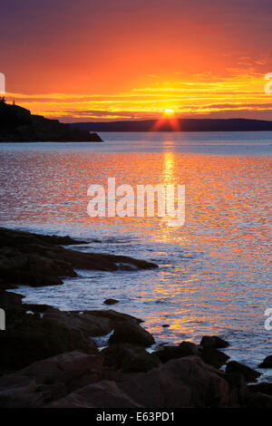 Sunrise vicino al foro di tuono, la Ocean Trail, Parco Nazionale di Acadia, Maine, Stati Uniti d'America Foto Stock