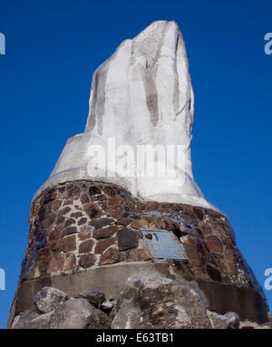 Pregando gigante mani scultura in Webb City Missouri Foto Stock