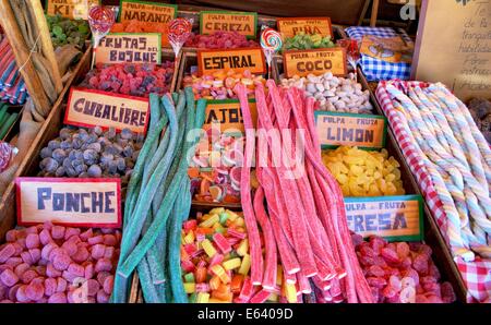 Gelatina colorata caramelle in fiera medievale Foto Stock