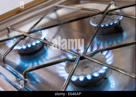 Tre bruciatori da una stufa a gas in un caravan Foto Stock