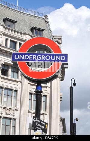 Londra, UK, 23 agosto 2010: dettaglio della segnaletica della metropolitana di Oxford Circus a Londra centrale (illustrativi editorial) Foto Stock