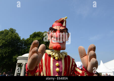 Clive Chandler's Tip Top Burattini giant Punch & Judy caratteri a Shrewsbury Flower 2014 Foto Stock