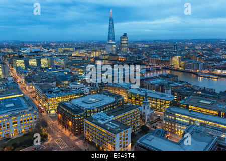 Vista sul Fiume Tamigi. La Shard, Tower Bridge, City of London, Londra, Regno Unito Foto Stock