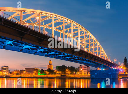 John Frost ponte (Giovanni Frostbrug in olandese) è il ponte stradale sul Basso Reno a Arnhem nei Paesi Bassi. Foto Stock