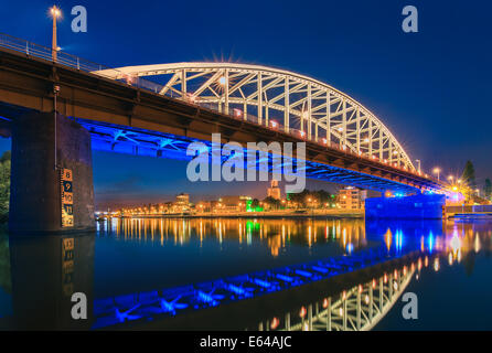 John Frost ponte (Giovanni Frostbrug in olandese) è il ponte stradale sul Basso Reno a Arnhem nei Paesi Bassi. Foto Stock