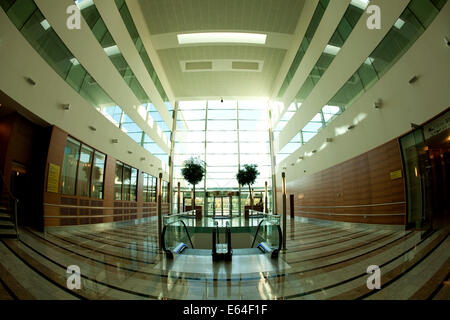 Guardando fuori dalla zona d'affari, Hotel Sofitel London Heathrow T5 Foto Stock