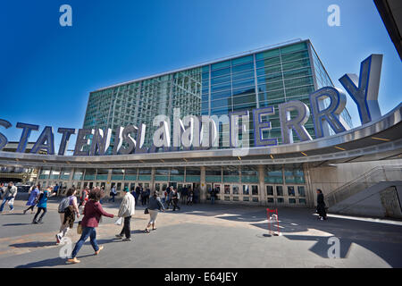 La Staten Island Ferry Terminal. New York, Stati Uniti d'America. Foto Stock