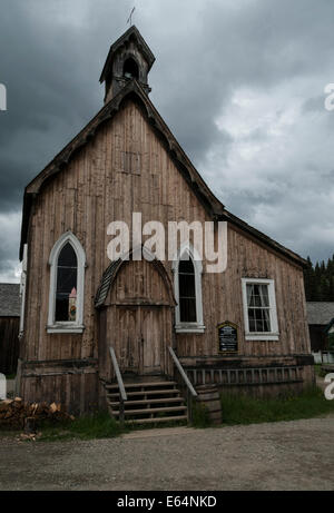 San Salvatore la Chiesa Anglicana, la strada principale di Barkerville, un 1860's gold rush town nel Cariboo della British Columbia, Canada. Foto Stock