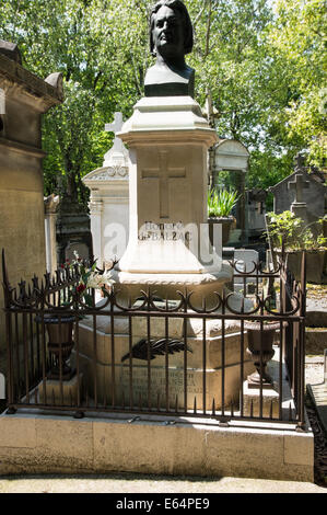 Tomba del romanziere scrittore Honoré de Balzac nel cimitero di Pere Lachaise di Parigi, Francia Foto Stock