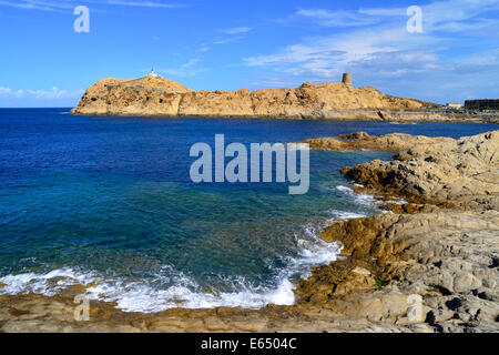 Isola Île de la Pietra con il faro e la torre genovese, L'Île Rousse Balagne in Corsica, Francia Foto Stock
