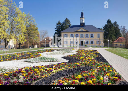 I giardini del centro termale con le opere di sale edificio, Bad Rappenau, Kraichgau, Baden-Württemberg, Germania Foto Stock