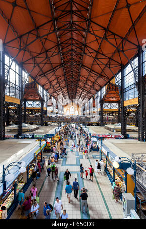Interni, Grande Mercato Coperto o mercato centrale, Központi Vasarcsarnok, Budapest, Ungheria Foto Stock