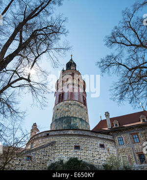 Český Krumlov Castello con la sua torre, Sito Patrimonio Mondiale dell'UNESCO, a Český Krumlov, Boemia del Sud, Repubblica Ceca Foto Stock