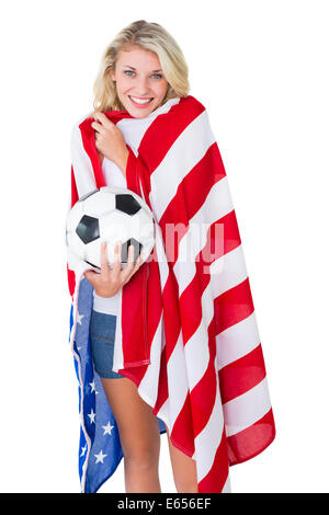 Bella bionda tifoso indossando bandiera degli Stati Uniti Foto Stock
