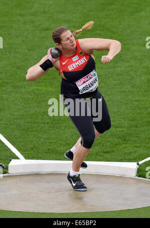 Zurigo, Svizzera. Il 15 agosto, 2014. Lena Urbaniak di Germania compete nel colpo messo le donne la qualificazione al Campionato Europeo di Atletica 2014 al Letzigrund a Zurigo, Svizzera, 15 agosto 2014. Foto: Rainer Jensen/dpa/Alamy Live News Foto Stock