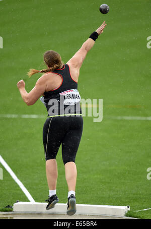 Zurigo, Svizzera. Il 15 agosto, 2014. Lena Urbaniak di Germania compete nel colpo messo le donne la qualificazione al Campionato Europeo di Atletica 2014 al Letzigrund a Zurigo, Svizzera, 15 agosto 2014. Foto: Rainer Jensen/dpa/Alamy Live News Foto Stock