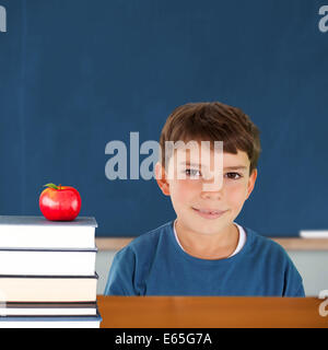 Immagine composita del simpatico Ragazzo che sorride Foto Stock