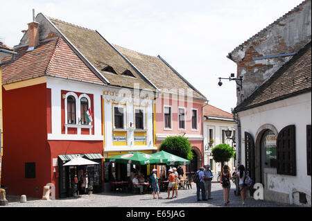 Case storiche nella piazza principale di Szentendre, Riverside città artistica vicino a Budapest, la capitale di Ungheria Foto Stock